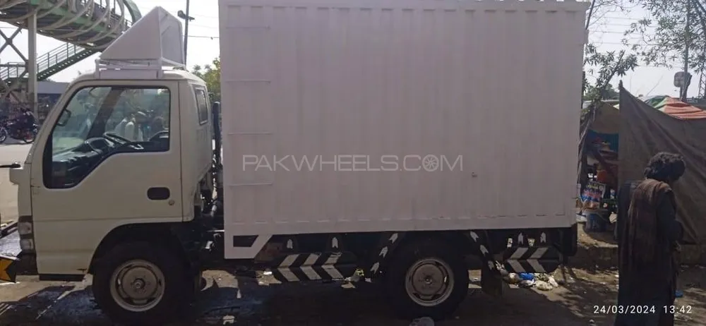 Isuzu NKR 2019 for sale in Lahore