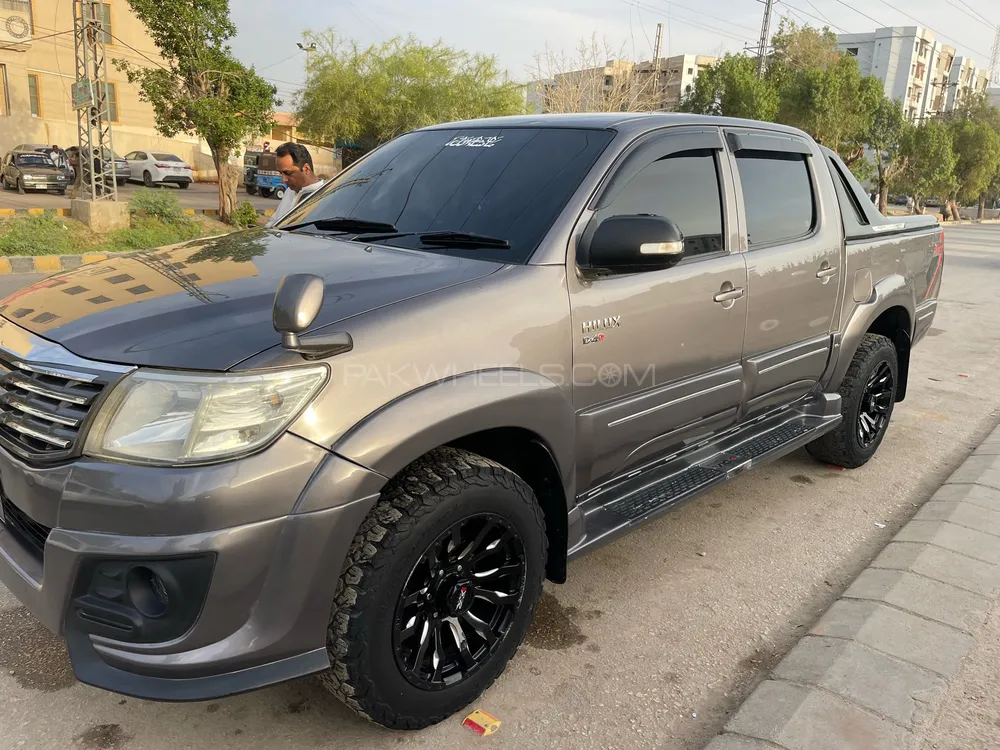 Toyota Hilux 2013 for Sale in Hyderabad Image-1