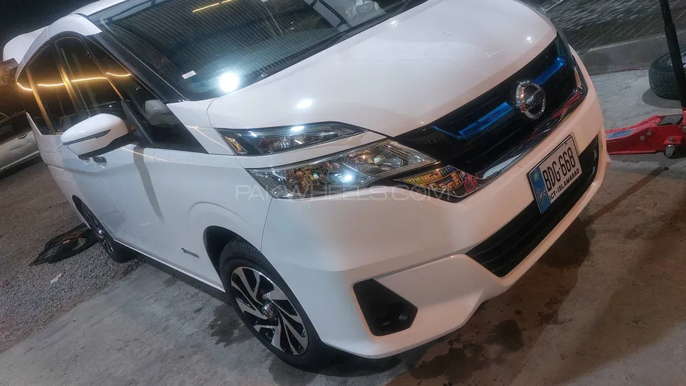 Nissan Serena 2018 for Sale in Islamabad Image-1