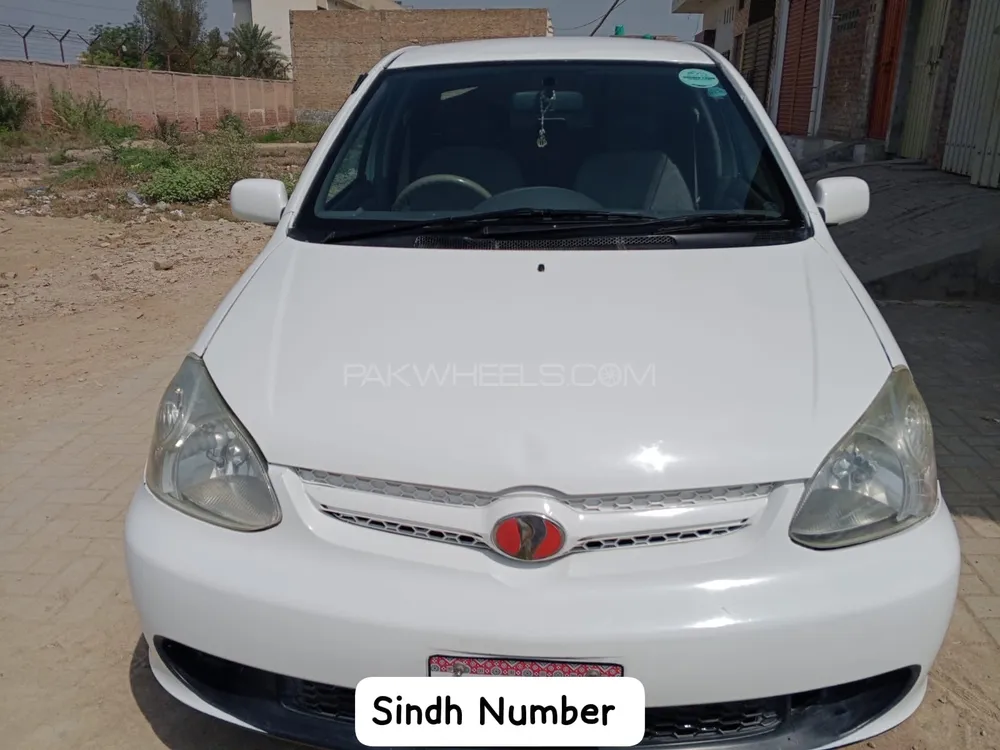 Toyota Platz 2004 for Sale in D.G.Khan Image-1