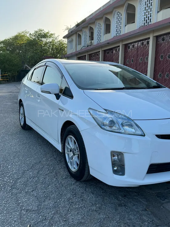 Toyota Prius 2011 for sale in Islamabad