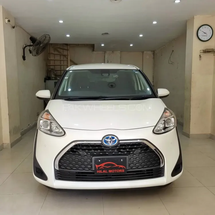 Toyota Sienta 2019 for Sale in Karachi Image-1