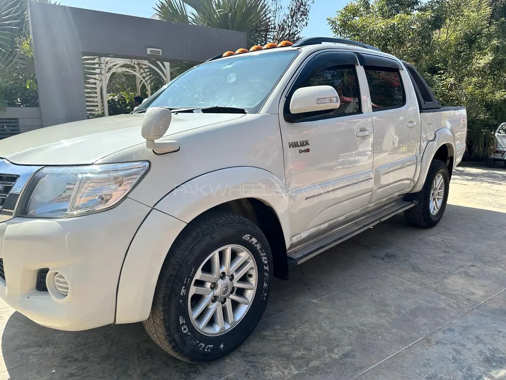 Toyota Hilux 2015 for Sale in Kasur Image-1
