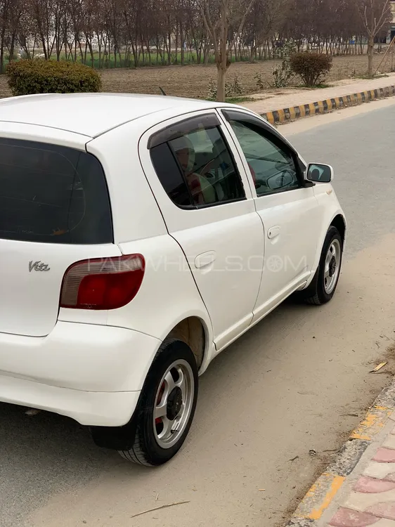 Toyota Vitz 2000 for sale in Layyah