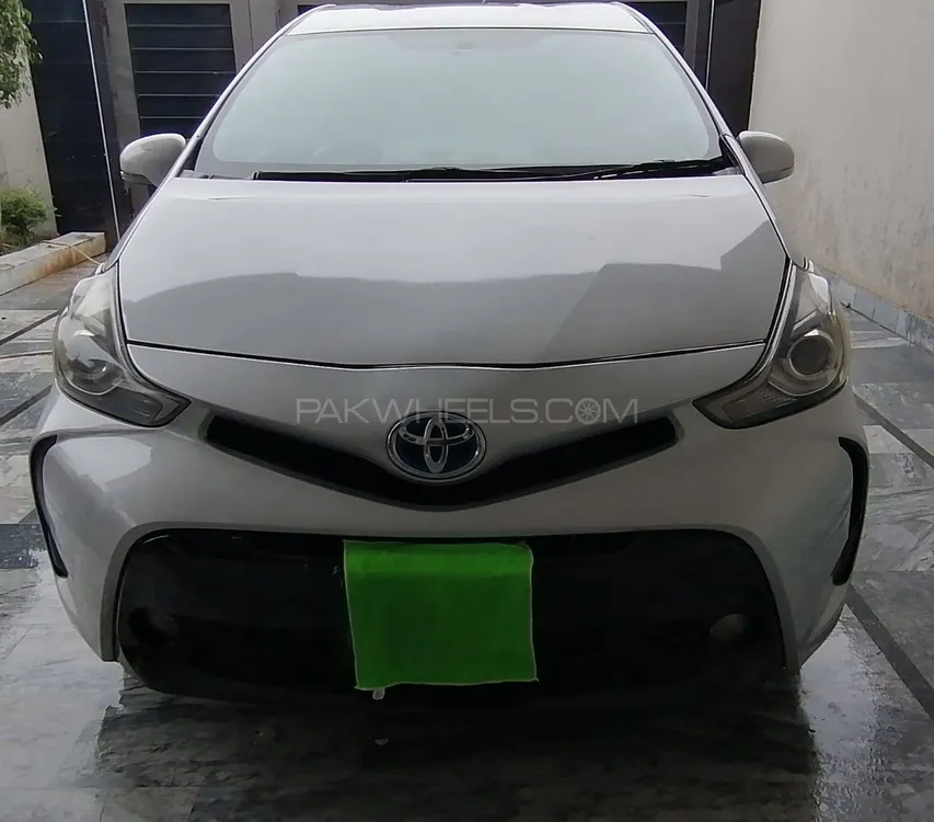 Toyota Prius Alpha 2012 for sale in Gujranwala