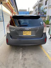 Toyota Prius Alpha S 2011 for Sale