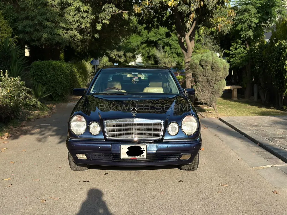Mercedes Benz E Class 1998 for Sale in Lahore Image-1