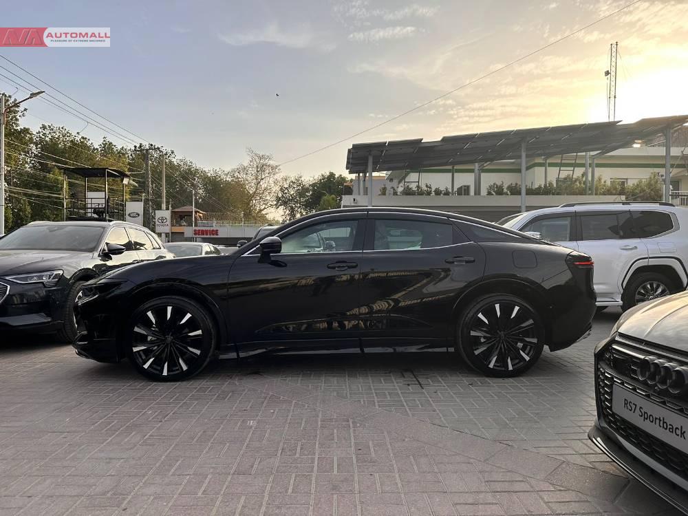 Toyota crown Platinum hybrid 
Model  :2022/2023 
Milage  : zero meter 
Import :2024
Platinum ( top variant ) 
Engine : 2.4 petrol Hybrid Turbo charged
340 hp (0 to 100 5.6second) 

Manufactured year December 2022
On papers ( GD, export certificate) model year is 2023


*Front and Back power seats
*Wireless charger
*Paddle shifter 
*HUD 
*5 cameras with 360 view
*radar

Calling and Visiting Hours

Monday to Saturday

11:00 AM to 7:00 PM