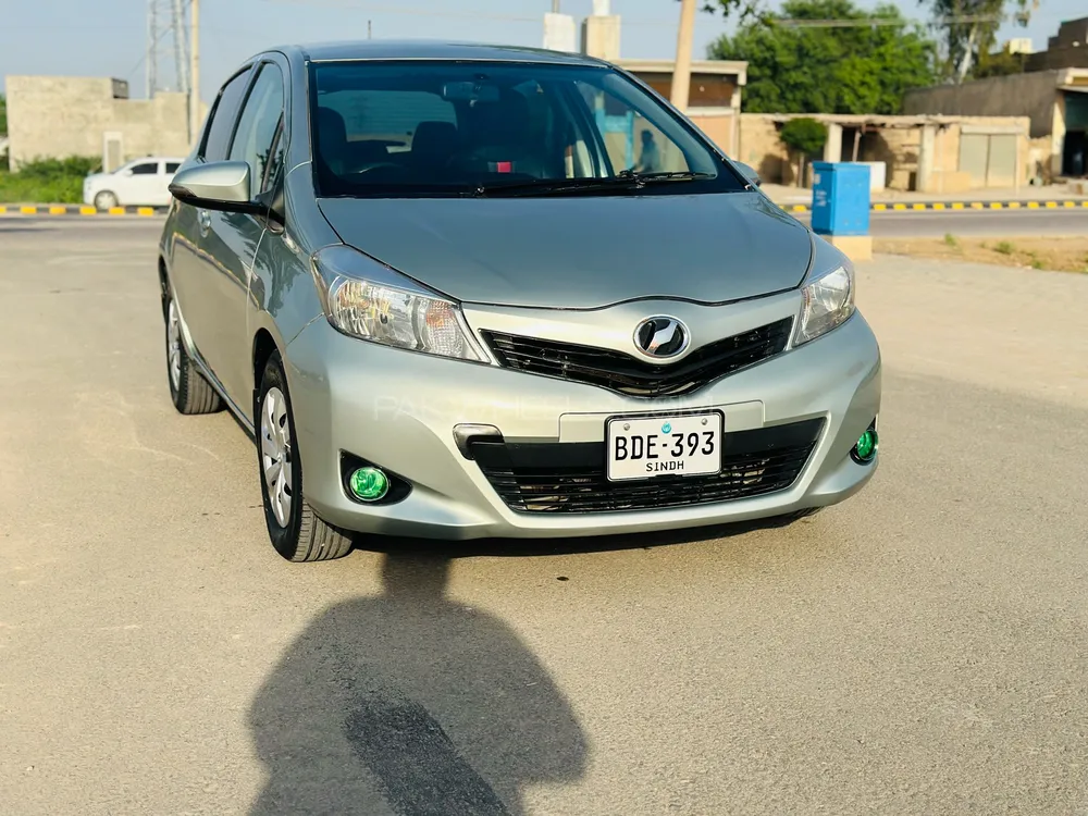 Toyota Vitz 2013 for Sale in D.G.Khan Image-1