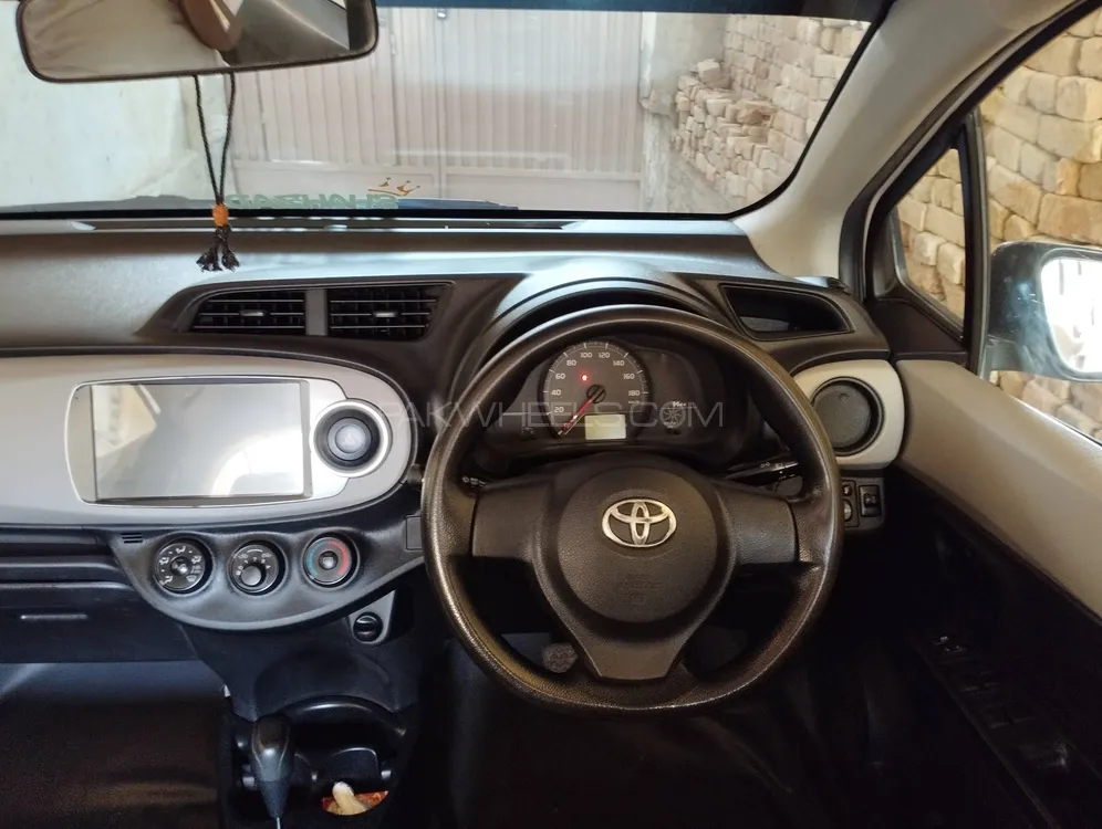 Toyota Vitz 2012 for Sale in D.G.Khan Image-1