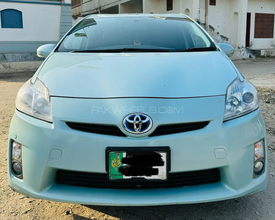 Toyota Prius 2011 for sale in Sahiwal