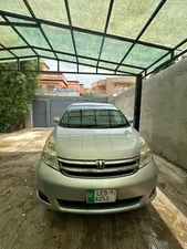 Toyota ISIS 2013 for Sale