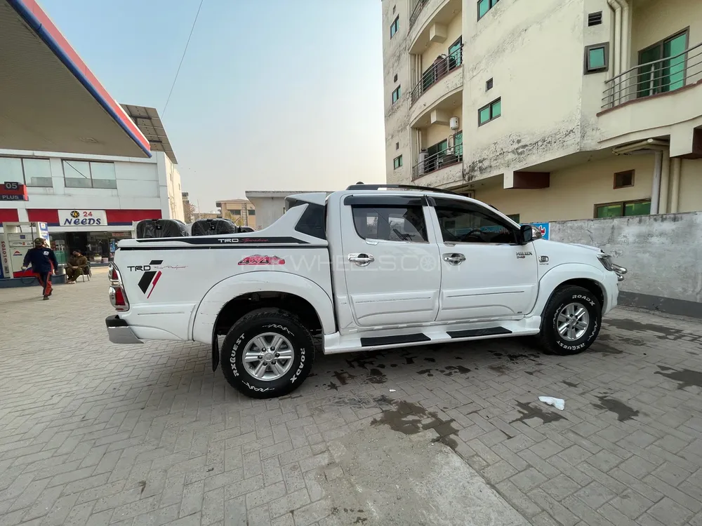 Toyota Hilux 2009 for Sale in Islamabad Image-1