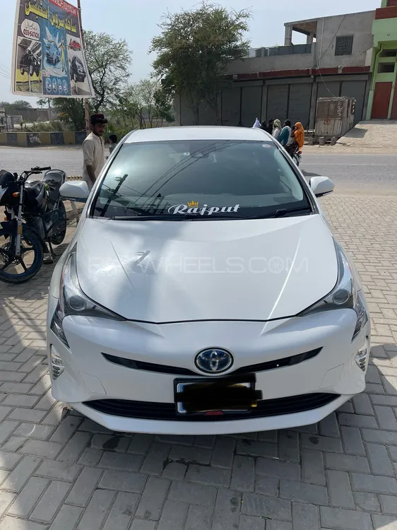 Toyota Prius 2017 for Sale in D.G.Khan Image-1