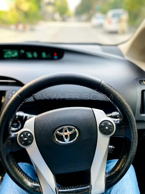 Toyota Prius 2011 for Sale in Chakwal Image-1
