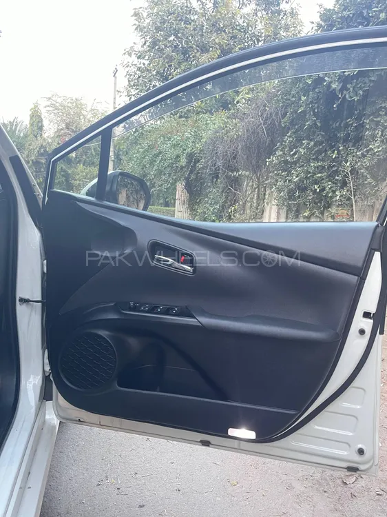Toyota Prius 2017 for sale in Lahore