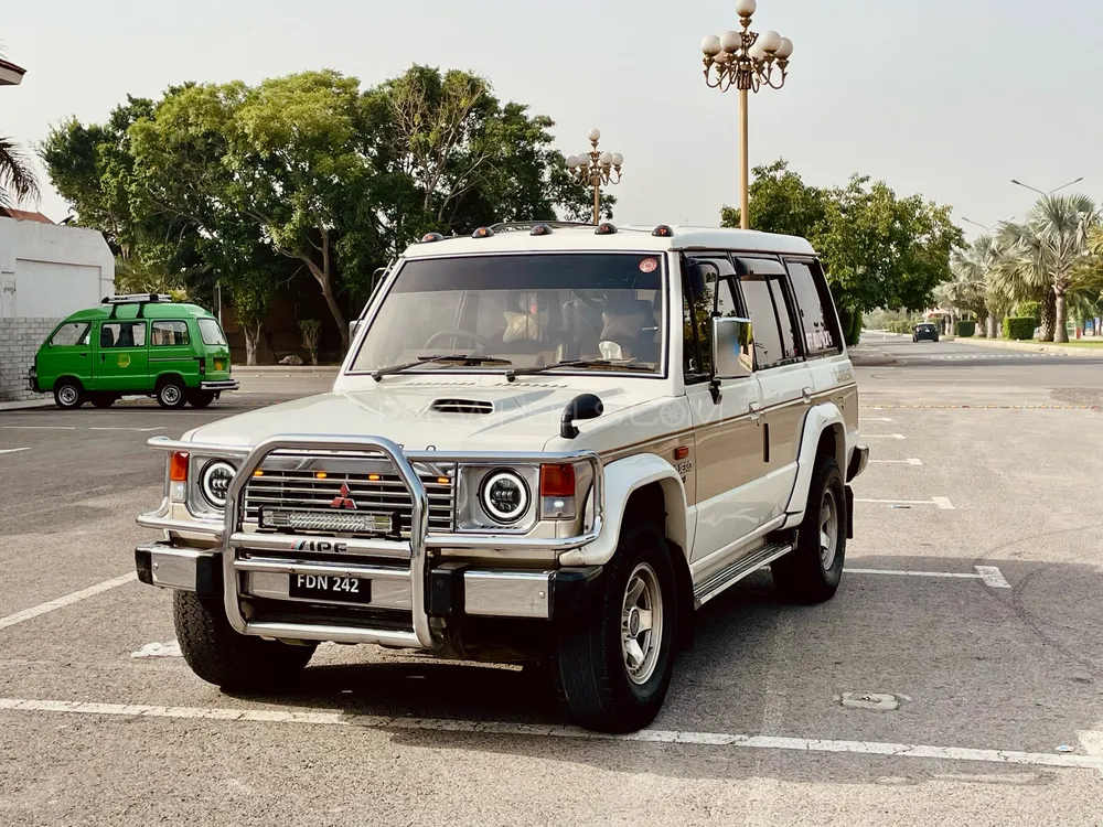 Mitsubishi Pajero 1988 for Sale in Lahore Image-1
