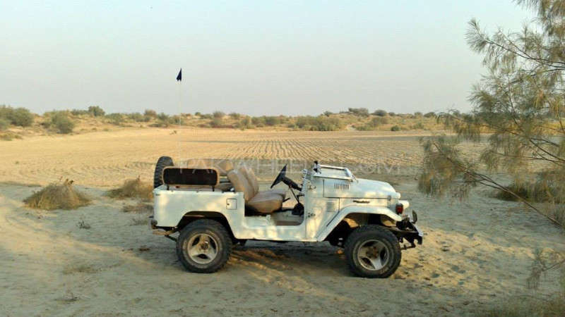 Toyota Land Cruiser - 1984  Toyota Land Cruiser - 1984  Image-2