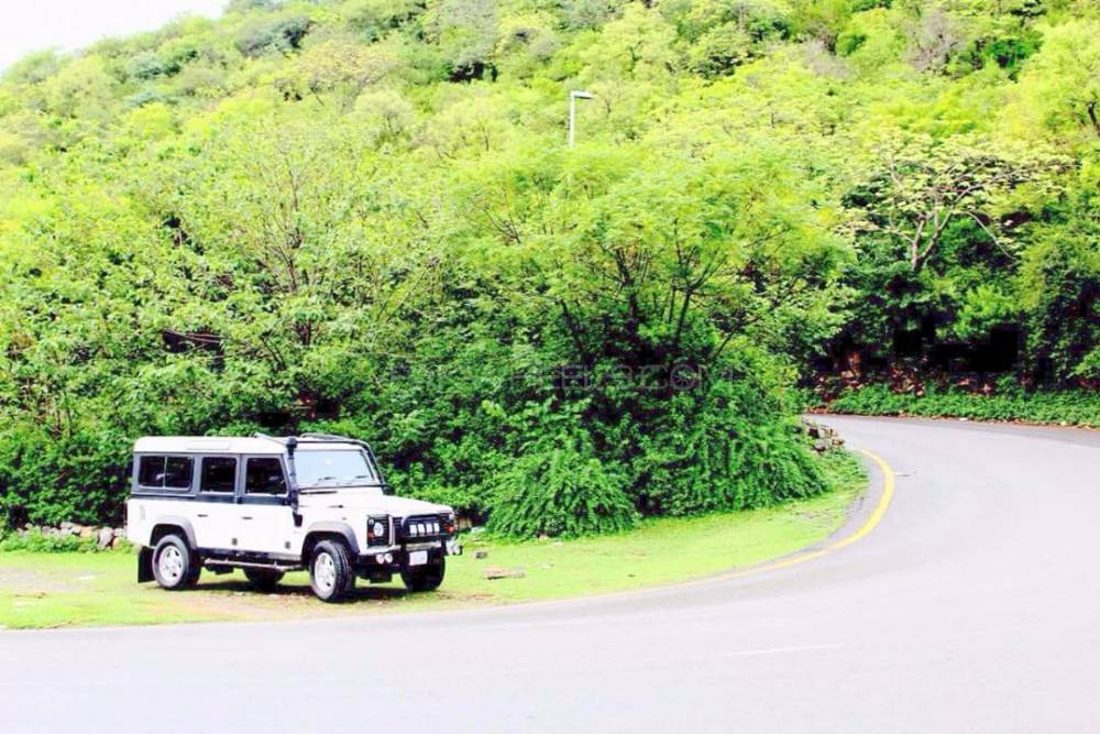 Land Rover Defender - 2006  Land Rover Defender - 2006  Image-3