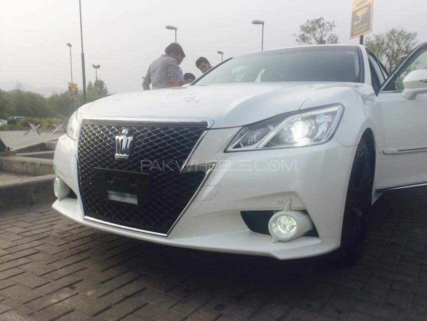 Toyota Crown - 2013  Toyota Crown - 2013  Image-2