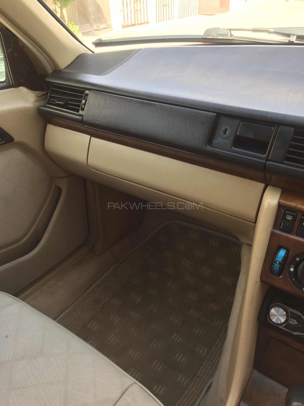 Mercedes Benz E Class - 1994 Linda Mercedes Benz E Class - 1994 Linda Image-4