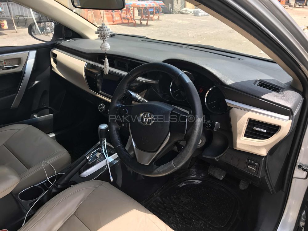 Toyota Corolla - 2015  Toyota Corolla - 2015  Image-3