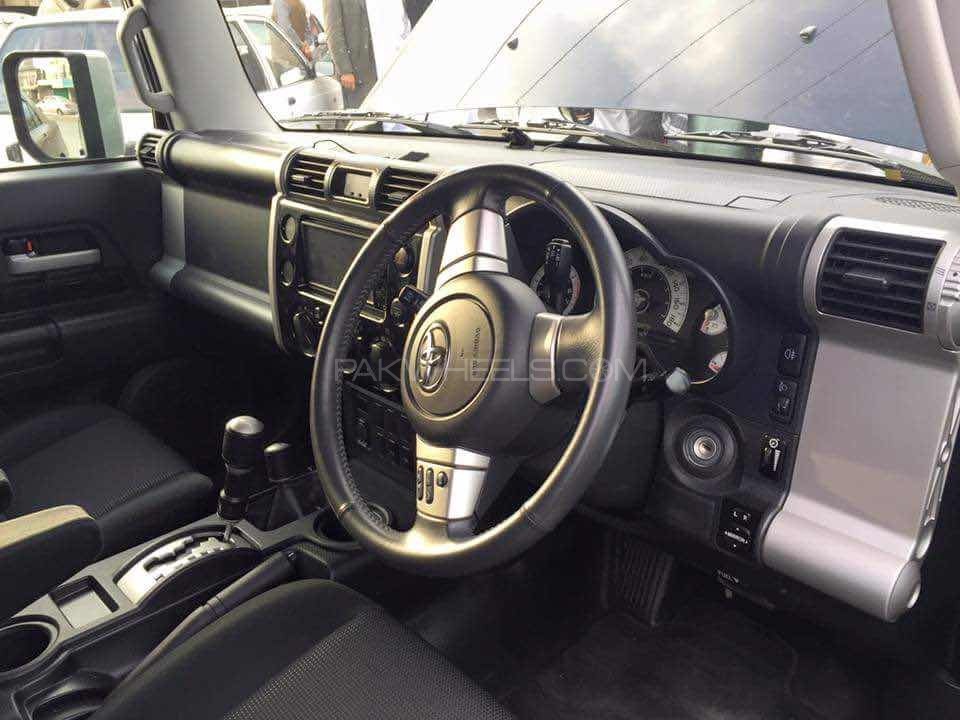 Toyota Fj Cruiser - 2010  Toyota Fj Cruiser - 2010  Image-5