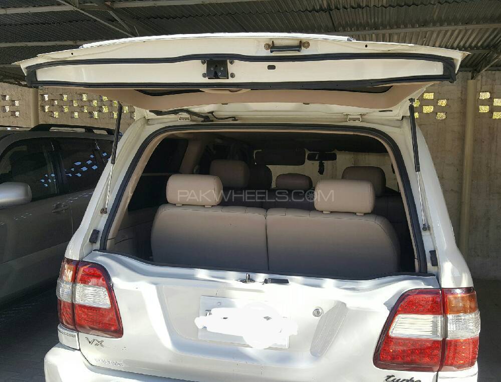 Toyota Land Cruiser - 2000  Toyota Land Cruiser - 2000  Image-10