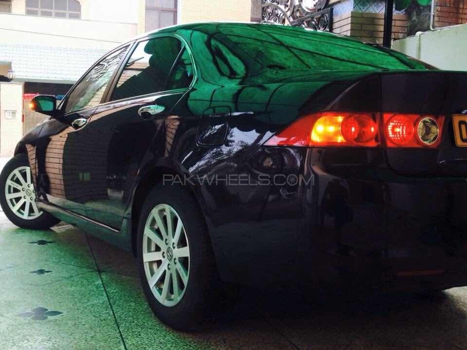 Honda Accord - 2004  Honda Accord - 2004  Image-2