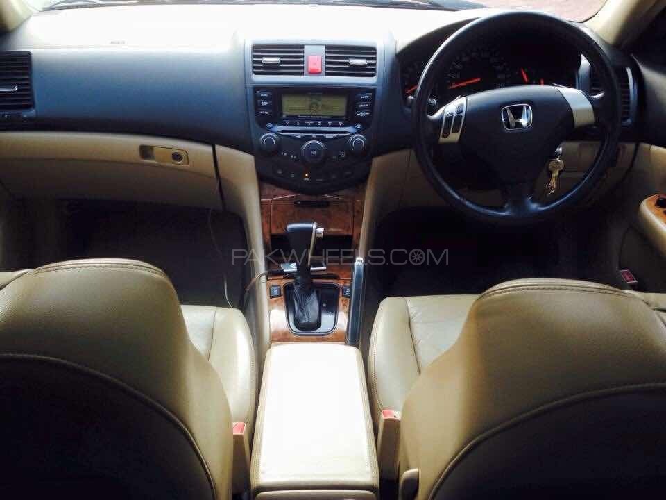 Honda Accord - 2004  Honda Accord - 2004  Image-4