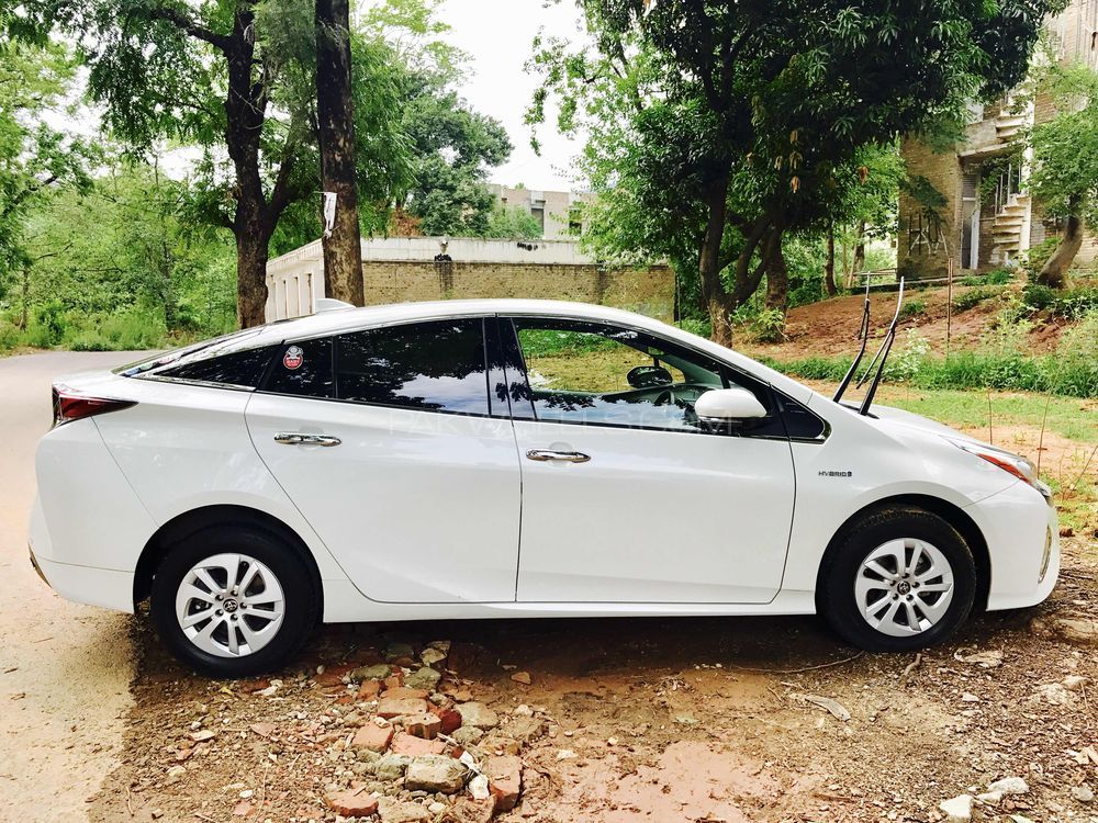 Toyota Prius - 2016  Toyota Prius - 2016  Image-4