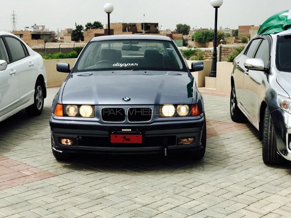 BMW 3 Series - 1992  BMW 3 Series - 1992  Image-3