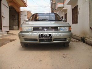 Nissan Sunny - 1992