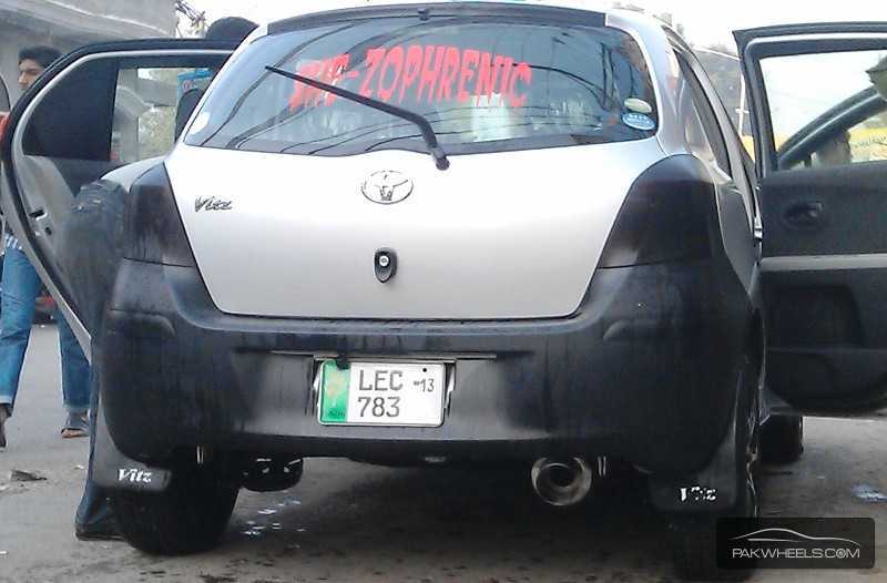 Toyota Vitz - 2010  Toyota Vitz - 2010  Image-2