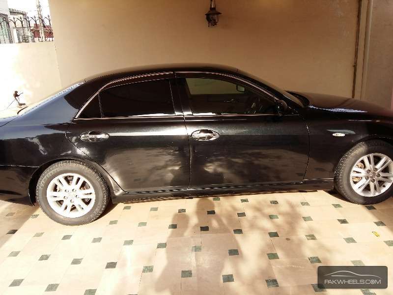 Toyota Mark X - 2005  Toyota Mark X - 2005  Image-2