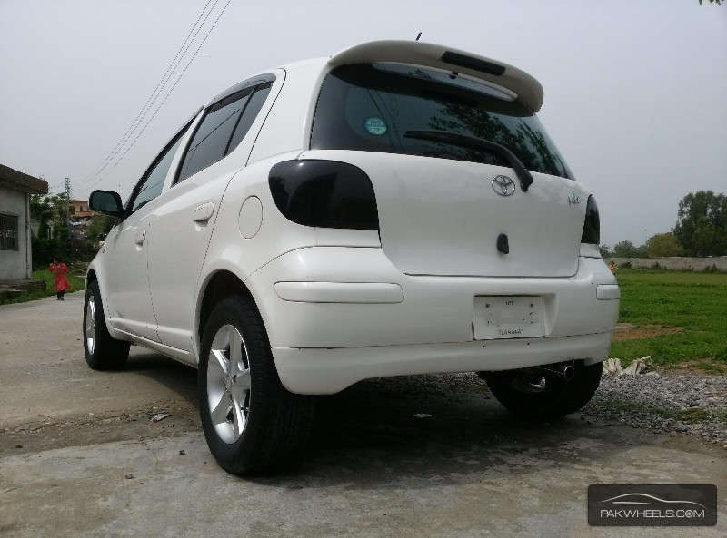 Toyota vitz 2003 год