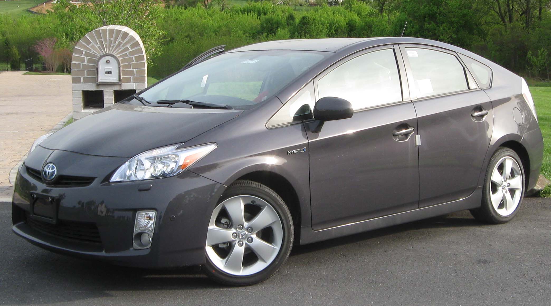 Toyota Prius 3rd Generation Exterior Front Side View