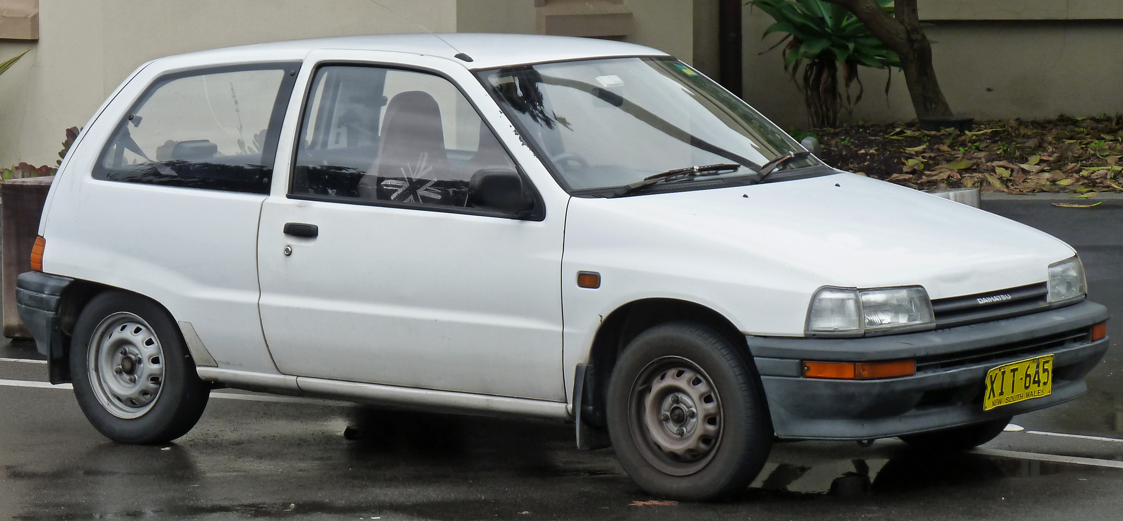 Daihatsu Charade Exterior Front Side View
