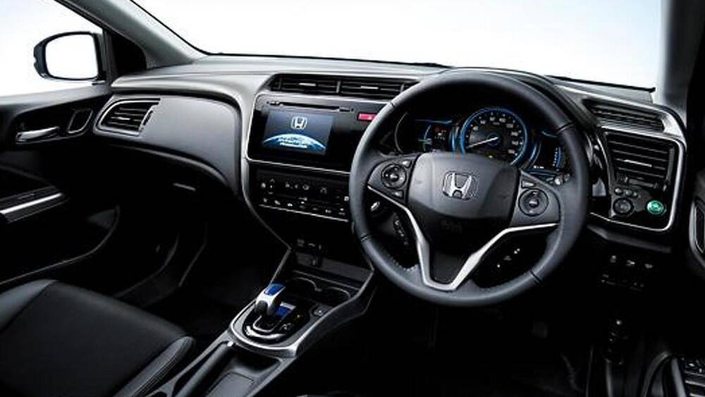  Interior of Honda Grace Hybrid