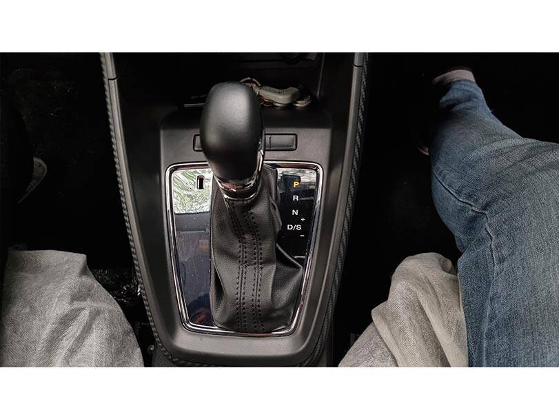 MG ZS EV Interior Gear