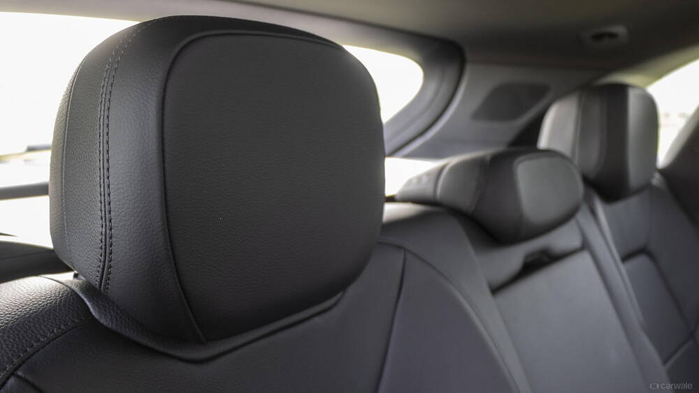 پورش کائن Interior Rear headrests