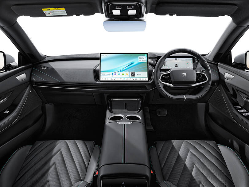 ڈیپال ایل 07 2025 Interior Dashboard