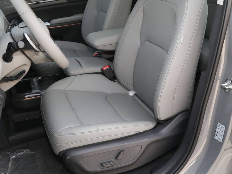 کِیا ای وی 5 2025 Interior Front Seats