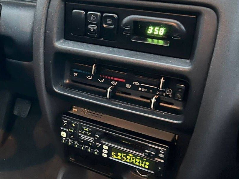 مازدا 323 Interior 