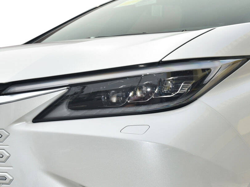 Lexus LM Exterior Headlight